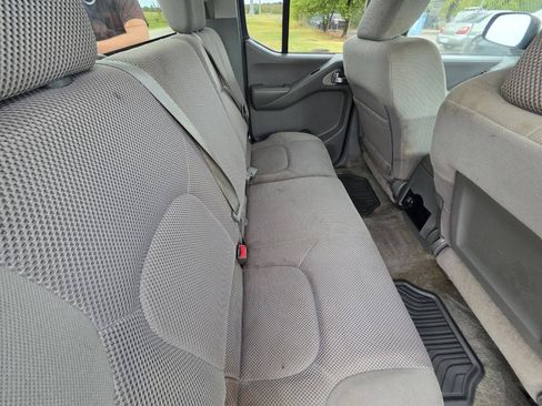 Used 2011 Nissan Frontier SV RWD image 5