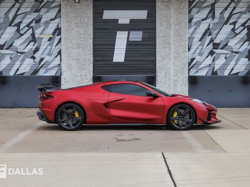 Used 2025 Chevrolet Corvette Z06 RWD image 17