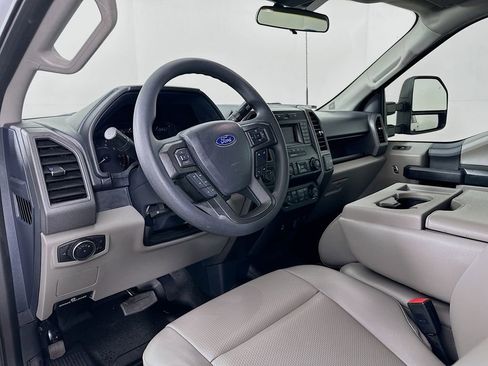 Used 2022 Ford F250 XL w/ Power Equipment Group image 9