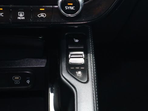 Used 2024 Kia Telluride EX w/ EX Captain's Chair Package FWD image 26