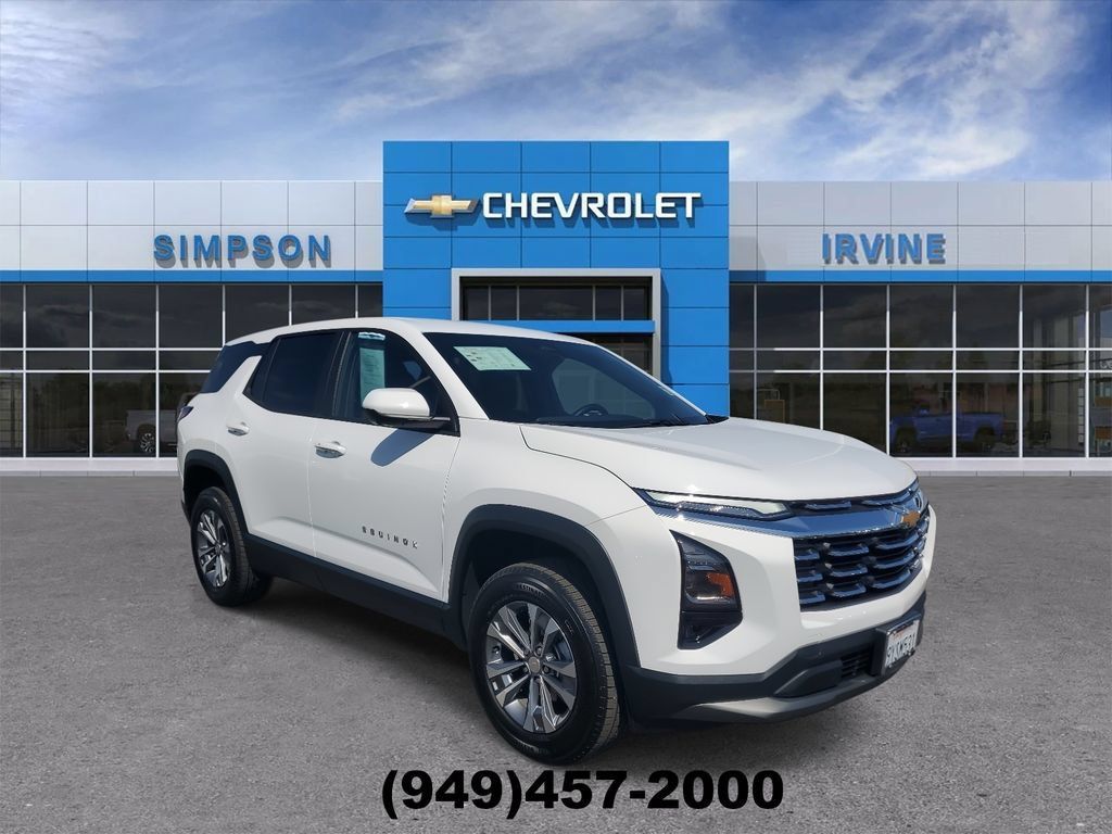 Used 2026 Chevrolet Equinox LT w/ Safety and Technology Package FWD image 2
