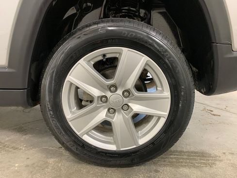Used 2022 Jeep Compass Latitude AWD/4WD image 4