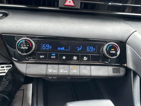 Used 2025 Hyundai Elantra Sport FWD image 22