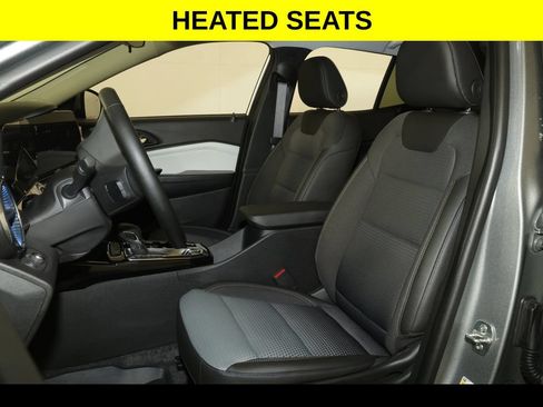 Used 2025 Chevrolet Trax LT w/ Driver Confidence Package FWD image 3