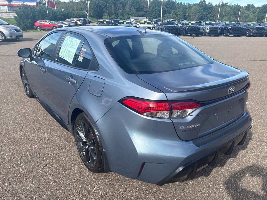 Used 2024 Toyota Corolla SE w/ SE Premium Package FWD image 4