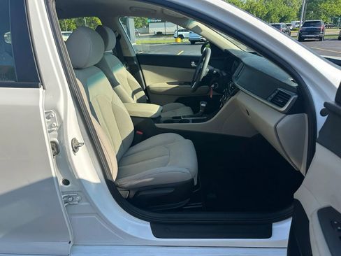 Used 2018 Kia Optima LX FWD image 16
