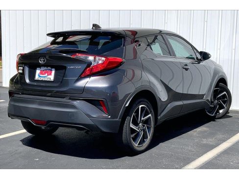 Used 2022 Toyota C-HR Limited FWD image 11