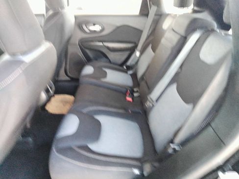 Used 2016 Jeep Cherokee Sport image 9