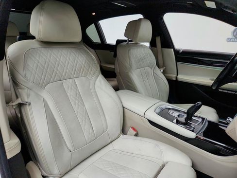 Used 2017 BMW 750i xDrive AWD/4WD image 28