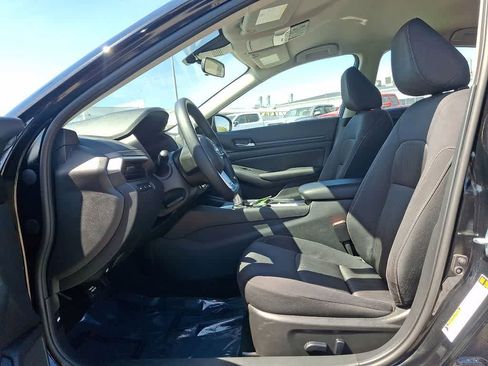 Used 2025 Nissan Altima 2.5 SV image 12