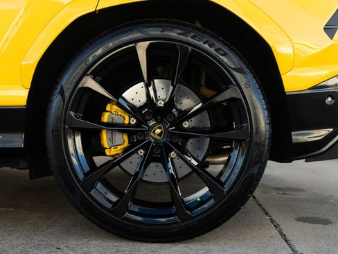 Used 2021 Lamborghini Urus image 37
