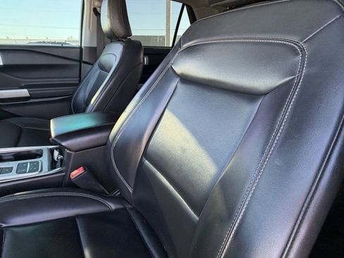 Used 2021 Ford Explorer XLT w/ Equipment Group 202A image 19