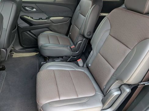 Used 2023 Chevrolet Traverse High Country FWD image 28