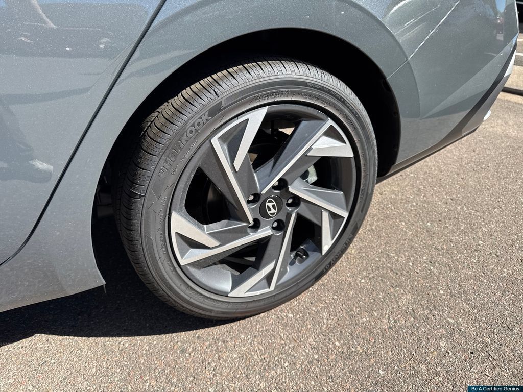Certified 2026 Hyundai Elantra Limited FWD image 20