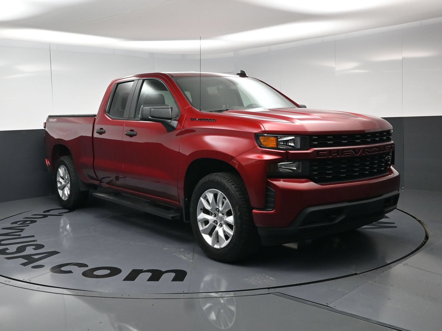 Used 2020 Chevrolet Silverado 1500 Custom w/ Custom Value Package AWD/4WD image 2