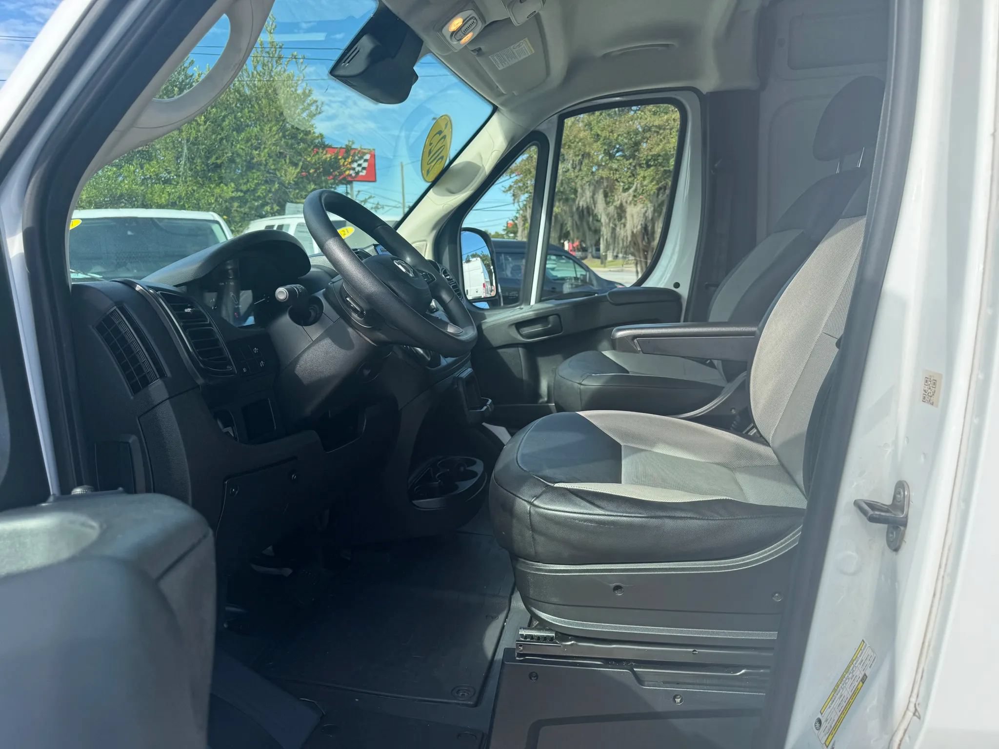 Used 2025 RAM ProMaster 2500 w/ Convenience Group FWD image 23