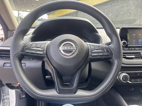 Used 2023 Nissan Altima 2.5 S FWD image 11