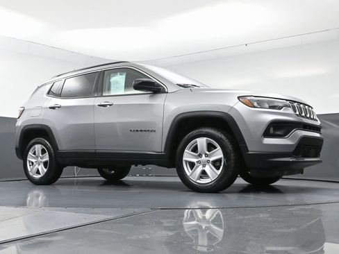 Used 2022 Jeep Compass Latitude image 47