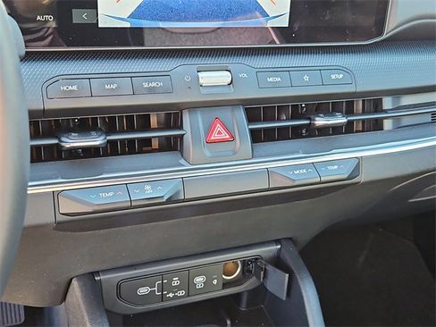 Certified 2025 Kia K4 GT-Line image 24