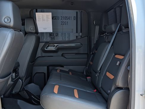 Used 2022 GMC Sierra 1500 AT4 w/ AT4 Preferred Package AWD/4WD image 22