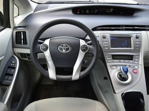 Used 2015 Toyota Prius Two FWD image 17