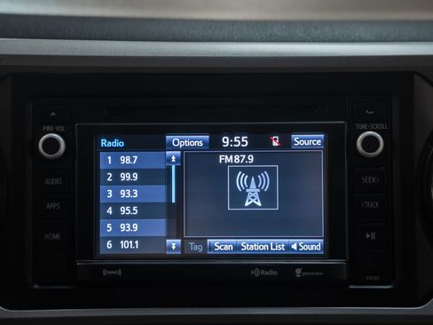 Used 2018 Toyota Tacoma SR5 AWD/4WD image 24