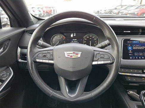 Used 2021 Cadillac XT4 Premium Luxury image 8