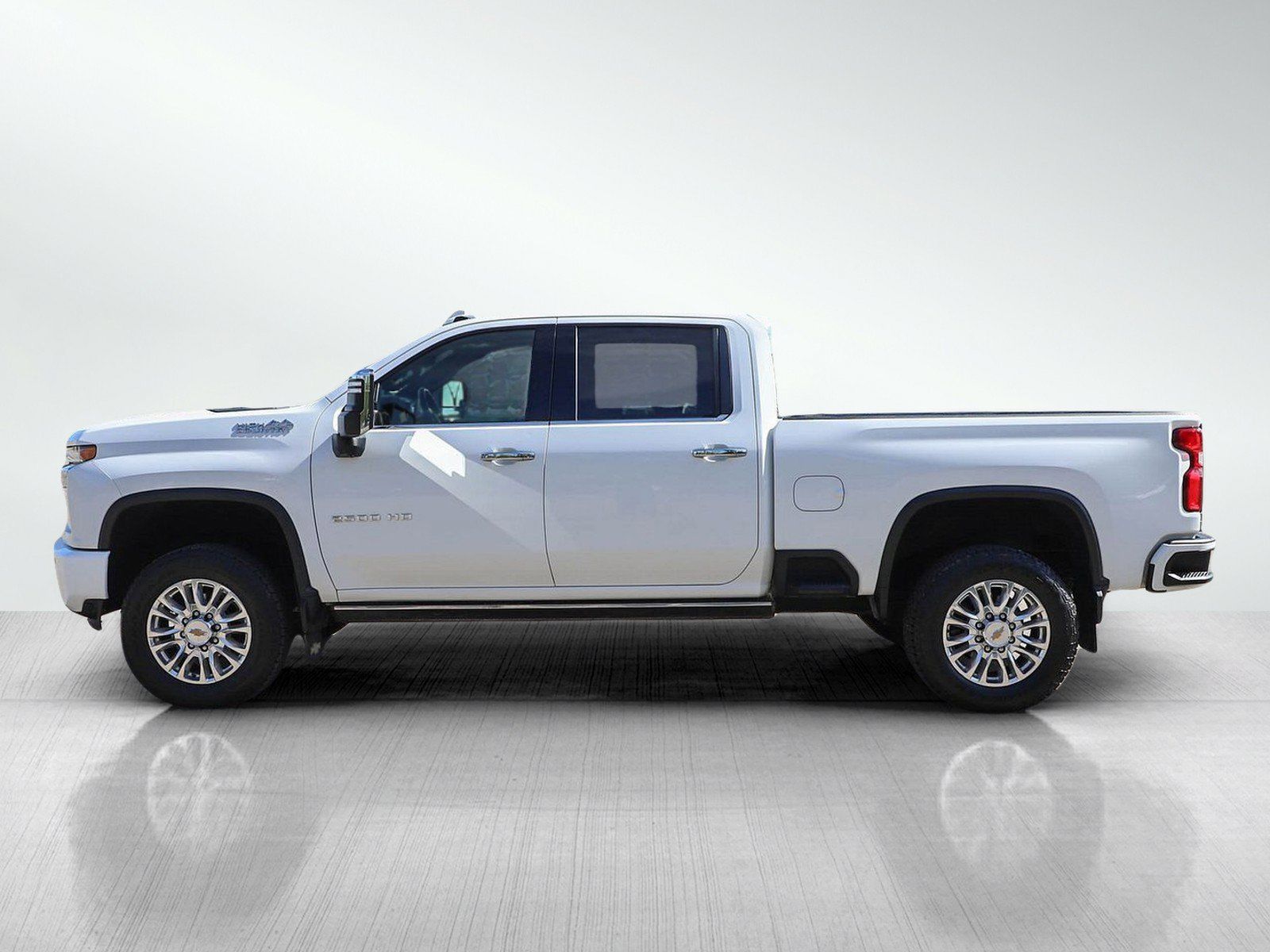 Used 2022 Chevrolet Silverado 2500 High Country w/ Safety Package II AWD/4WD image 2