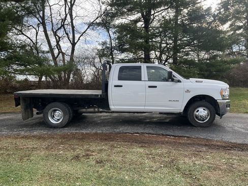 Used 2019 RAM 3500 Tradesman w/ Chrome Appearance Group image 2