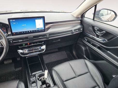 Used 2025 Lincoln Corsair Grand Touring w/ Towing Package image 12
