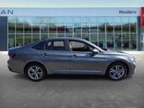 Used 2024 Volkswagen Jetta SE image 4