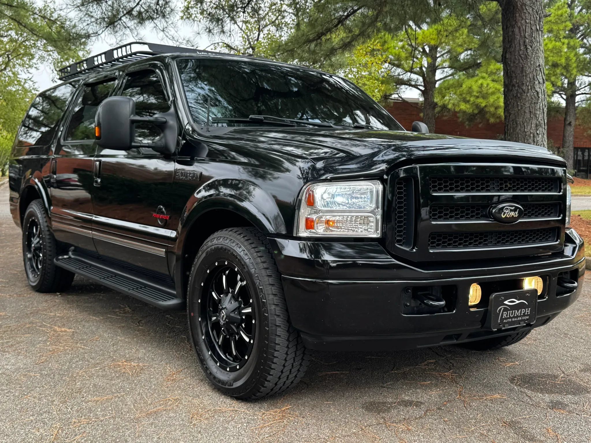 Used 2005 Ford Excursion Limited RWD image 2