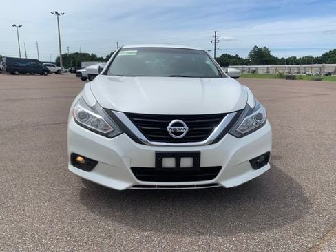 Used 2016 Nissan Altima 2.5 SL w/ Moonroof Package FWD image 2