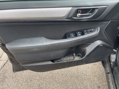 Used 2017 Subaru Outback 2.5i Premium image 16