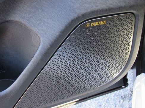 New 2025 Mitsubishi Outlander SE image 13