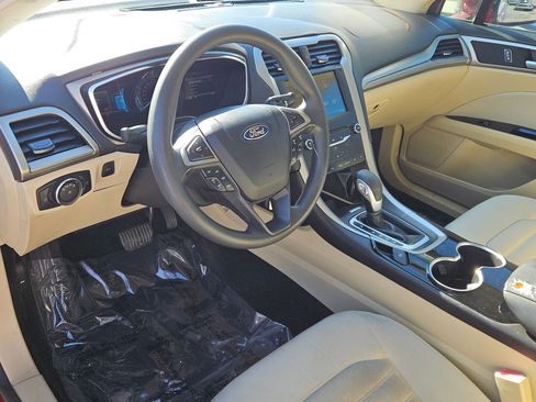 Used 2015 Ford Fusion SE image 9