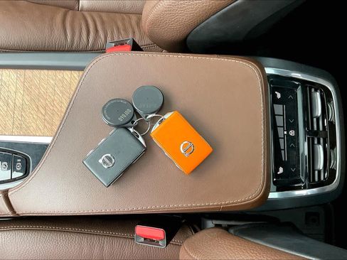 Used 2024 Volvo XC90 T8 Plus w/ Protection Package Premier image 14