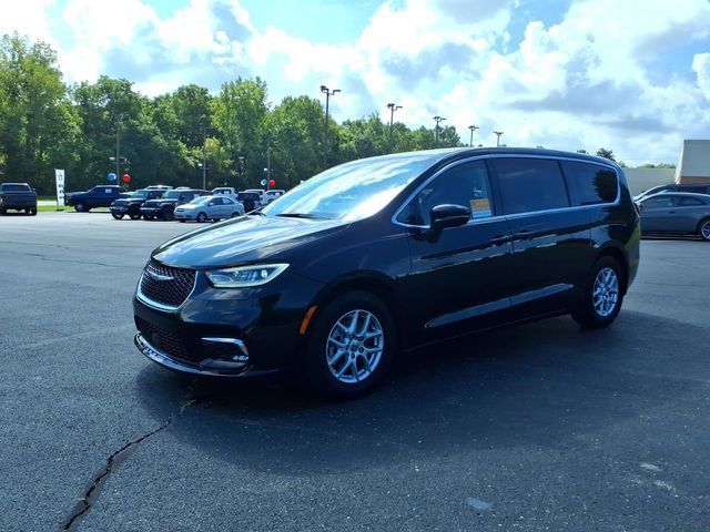 Certified 2024 Chrysler Pacifica Touring-L FWD image 3