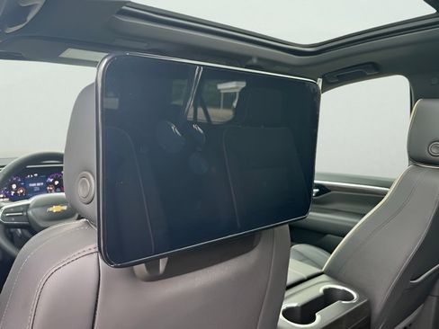 New 2026 Chevrolet Suburban Premier RWD image 33