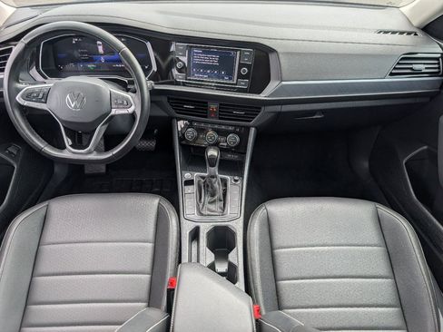 Used 2024 Volkswagen Jetta SE FWD image 4