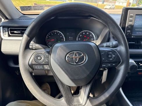 Used 2021 Toyota RAV4 LE AWD/4WD image 12