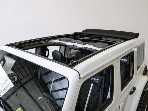 Used 2024 Jeep Wrangler Unlimited Rubicon 392 image 2