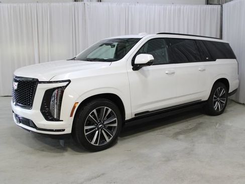 Used 2025 Cadillac Escalade ESV Sport w/ Touring Package AWD/4WD image 33