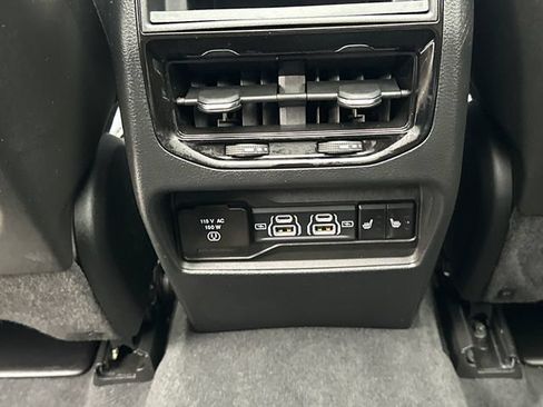Used 2023 Jeep Grand Cherokee Limited AWD/4WD image 22
