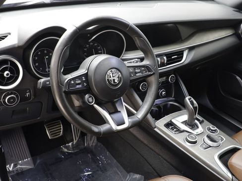 Used 2023 Alfa Romeo Stelvio Ti AWD/4WD image 7