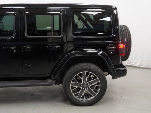 Certified 2022 Jeep Wrangler Unlimited Sahara image 17