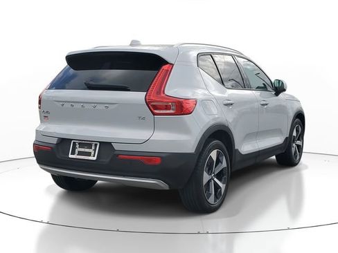 Used 2021 Volvo XC40 T4 Momentum w/ Protection Package Premier image 4