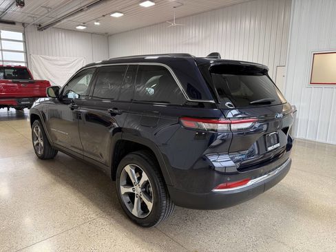 Used 2022 Jeep Grand Cherokee Limited 4xe image 3