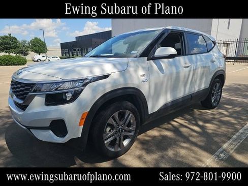 Used 2021 Kia Seltos LX AWD/4WD image 2