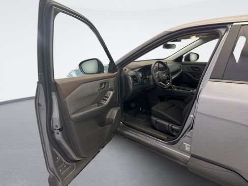 Used 2023 Nissan Rogue S AWD/4WD image 9